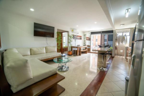 Heart of Poblado, 2BR with AC, Walk to Everything